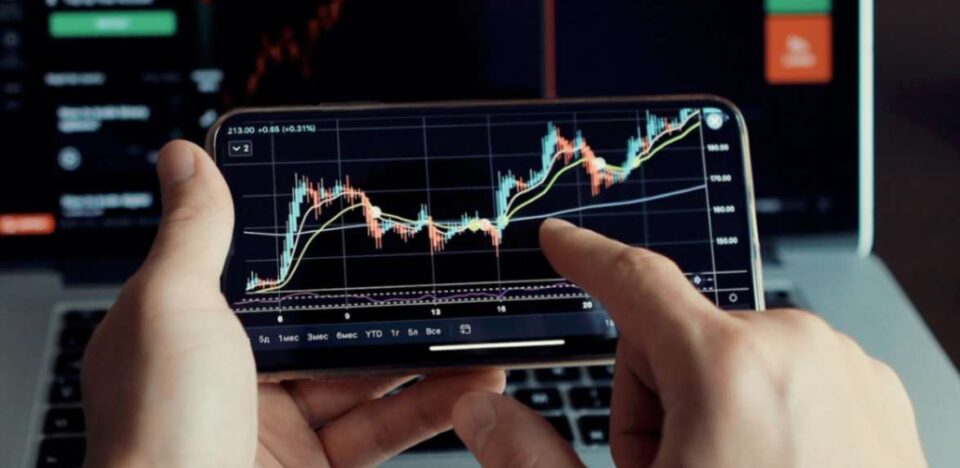 How Trader AI Can Help Reduce Emotional Trading Decisions?