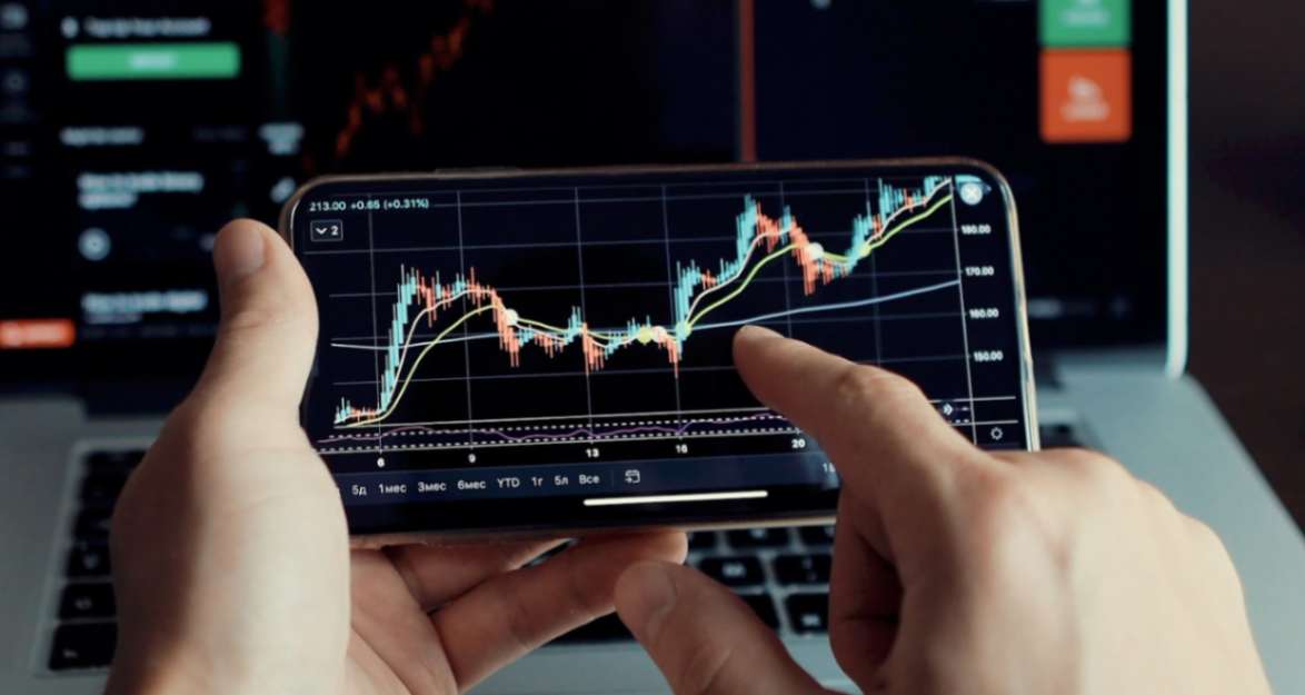 How Trader AI Can Help Reduce Emotional Trading Decisions?